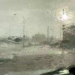 Es regnet aus Strömen