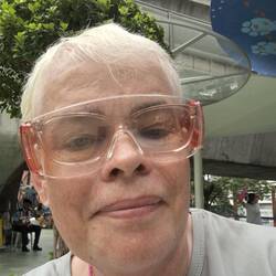 Die Brille über der Brille zum Schutz vor Augenduschen