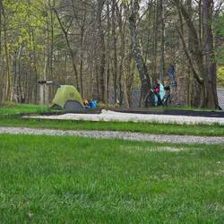 Zeltplatz neben der Boulebahn