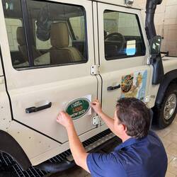 Michael am letzten Feinschliff unseres fahrenbaren Hausstandes...