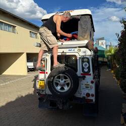 ..so sieht der Aufstieg/Abstieg ins Dachzelt aus. Schwindelfreiheit und Trittsicherheit sind Pflicht