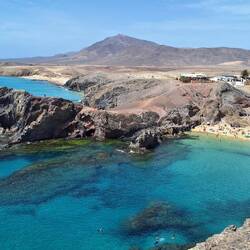 Great turquoise water colour...but look at this crowded beach....
