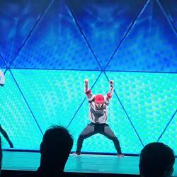 One of the dancers performs a VERY creative performance; watch this! 🎶 Best w/ the music on. 🎶