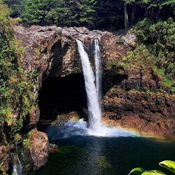 Then headed out to Rainbow Falls 🌈 The rainbow is at the bottom of the falls.