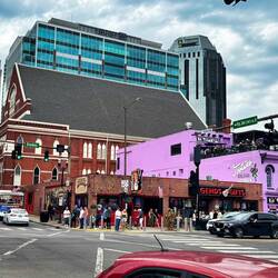 Das Ryman Auditorium vom Broadway aus