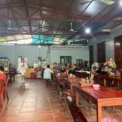 Restau populaire. Le plat du jour est toujours délicieux et ne coûte que deux ou trois euros.