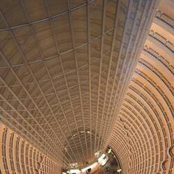 Blick vom 88. Stockwerk auf das 53. Stockwerk