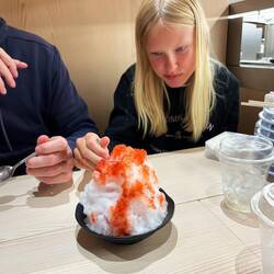 Vi måtte prøve desserten: Fluffy strawberry shaved ice 🍓