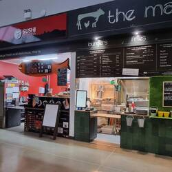 Es gab ringsherum mehrere kleine Stände mit verschiedenen Speisen