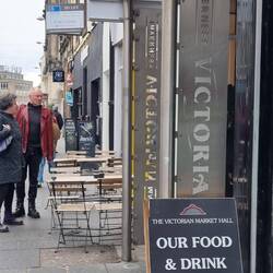 Überall Pups mit Livemusik