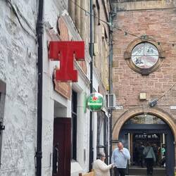 Der Eingang zum Foodmarket