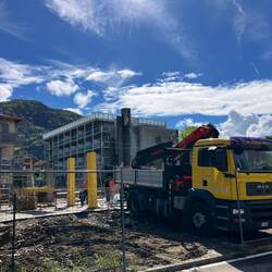 Karfriitig und Baustell lauft...es wird au Rase gmäht, Ghandwärklet und überall chli Gschaffet