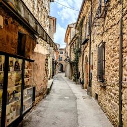 Empty alleys are my favourite