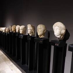 Im archäologischen Museum.
