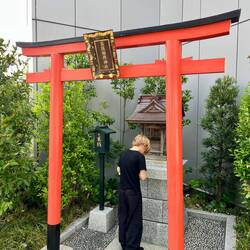 Oliver beder om en velsignet tid som 9-årig (og masser af Demon Slayer merch i lufthavnen😉)