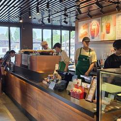 im kühlen Starbucks