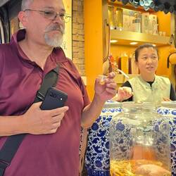 Ginseng-Schnaps ... Harry findet ihn ganz gut