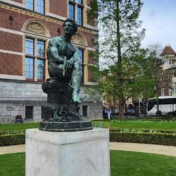 Mercury in the gardens of the Museum