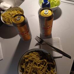 Pesto und bolivianisches Bier, das nennt man Ei gutes Osteressen