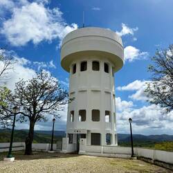 der weisse Wasserturm von Salir