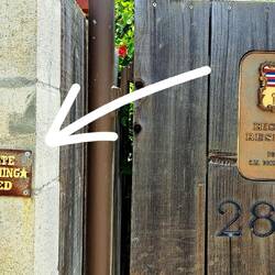 Despite being an historic residence, it seems some Hawaiians have a good sense of humor.