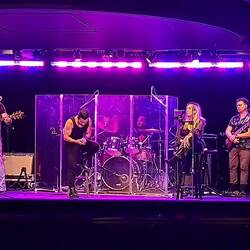 Incredible voices here ...