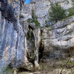 Leider fliesst kein Wasser, typisch Karst, es versickert vorher