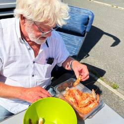 Wie gut, wenn "Mann" auch Gambas putzen kann.