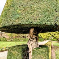 That's one extraordinary hat, Mister