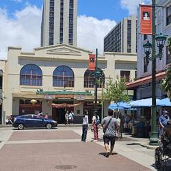 Entrance to Maunakea Marketplace