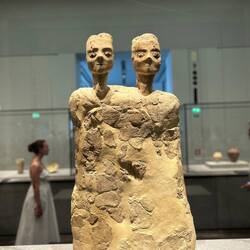 Ain Ghazal Statuen, die ältesten (9.000 Jahre alt) lebensgroßen Darstellungen des Menschen