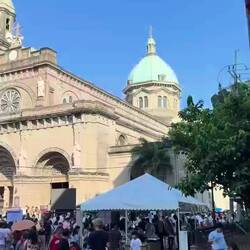 The church in intramuros, check out the crowds!