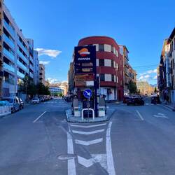 Minitankstelle mitten in der Verzweigung