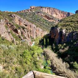 Ein Mirador am Ende und Blick zum Dorf hinauf