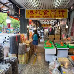 Dihua street had such cool market stalls lining it!