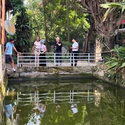 Au départ, guide, chauffeur et notre hôtesse