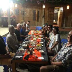 Table d'hôte partagée avec d'autres randonneurs dont Quentin Fillon Maillet et sa compagne