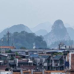 interessante Berge im Hintergrund