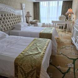 das Zimmer ist aber nett