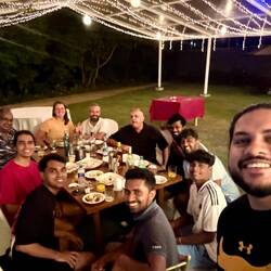 In einem Hotel wurden wir vom Besitzer zum feucht fröhlichen Abendessen eingeladen