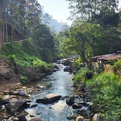 Es gab immer wieder mal schöne Flüsschen, in denen die Einheimischen gerne baden oder Wäsche waschen