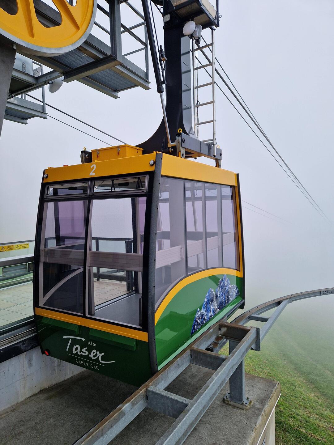 Rauf mit der Taser-Seilbahn 🚠