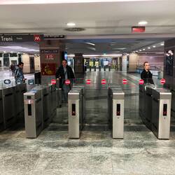 Denn mit de Metropolitana is Centro zur Staz. Porta Nuova