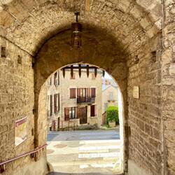 Und wieder raus bevor das Fallgitter heruntersaust 🤣