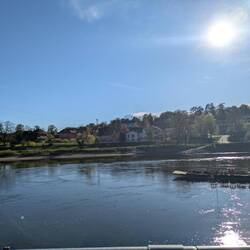 Hier kann man mit einer Seilfähre zum anderen Ufer - es gibt weit und breit keine Brücke