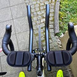 ... und Aerobars zu kaufen (die beiden Pinne in der Mitte): zum Härtetest.