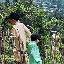 A couple of young wedding guests.
