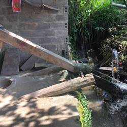 pilon utilisant la force hydraulique