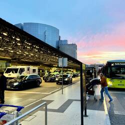 Ankunft beim Flughafen