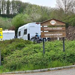 SP Parlamentwirt, links die Ortsstraße